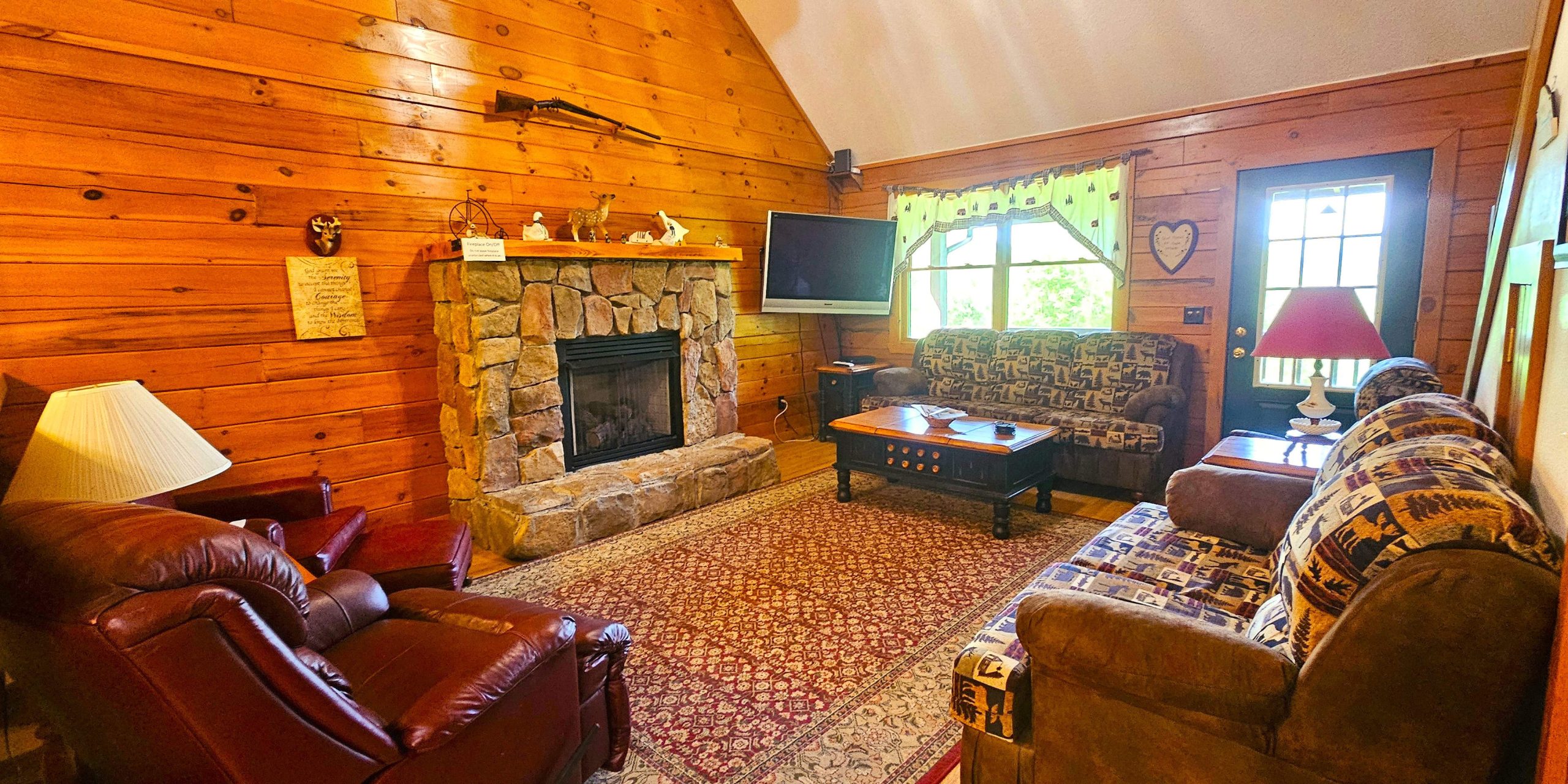 Cabin 3 Living Room (1)