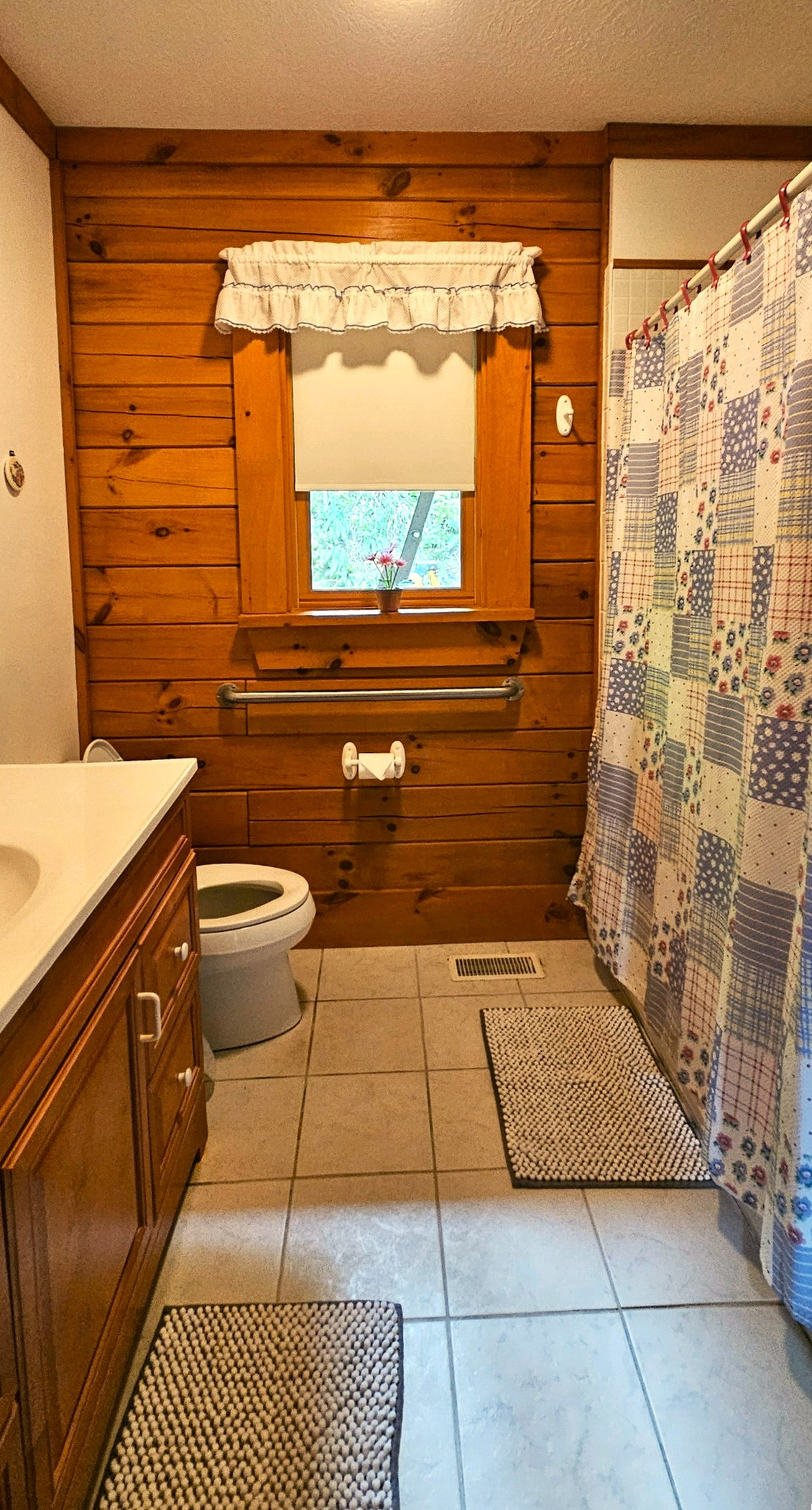 Cabin 5 Bathroom1
