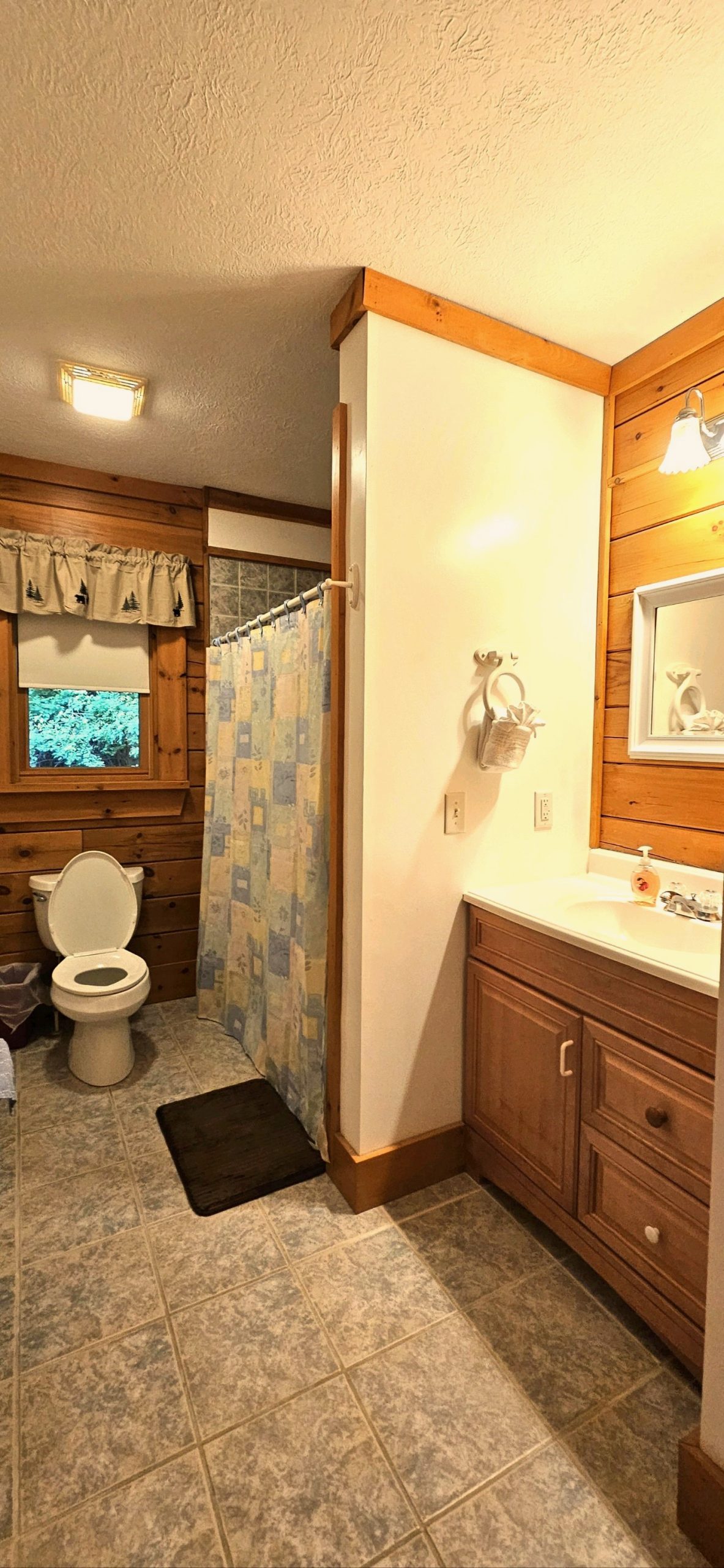Cabin 5 Bathroom2